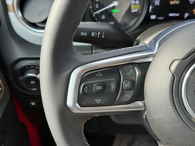 Jeep Wrangler 4xe Vehicle Full-screen Gallery Image 19