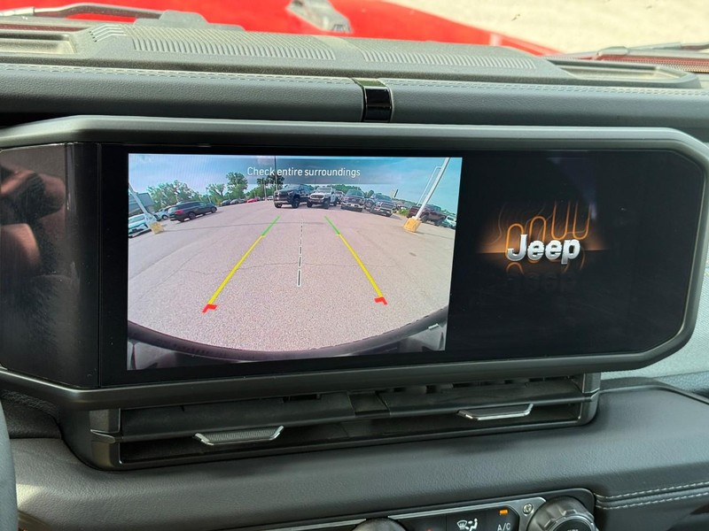 Jeep Wrangler 4xe Vehicle Full-screen Gallery Image 24