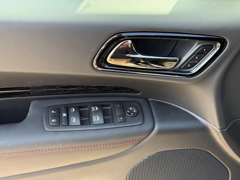 Dodge Durango Vehicle Full-screen Gallery Image 11