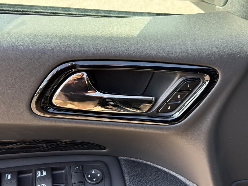 Dodge Durango Vehicle Full-screen Gallery Image 12