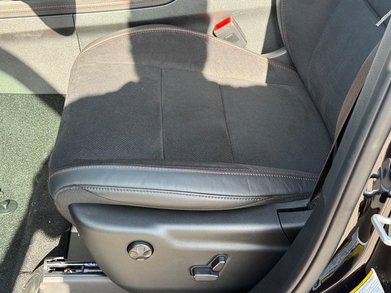 Dodge Durango Vehicle Full-screen Gallery Image 13