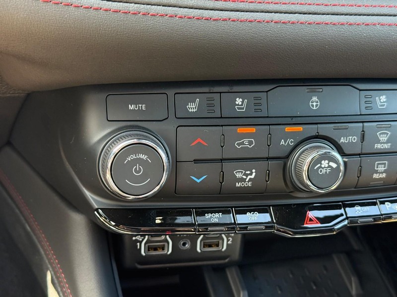 Dodge Durango Vehicle Full-screen Gallery Image 17