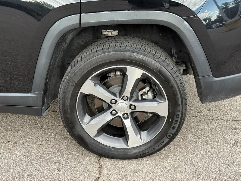 Jeep Grand Cherokee 4xe Vehicle Full-screen Gallery Image 4