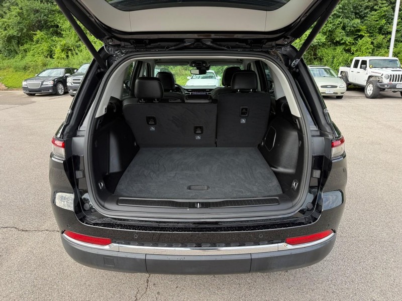 Jeep Grand Cherokee 4xe Vehicle Full-screen Gallery Image 5