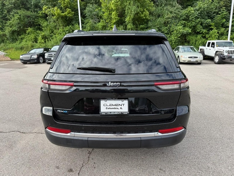 Jeep Grand Cherokee 4xe Vehicle Full-screen Gallery Image 6
