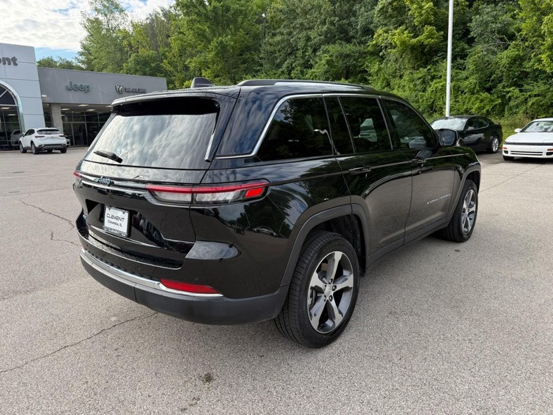 Jeep Grand Cherokee 4xe Vehicle Full-screen Gallery Image 7