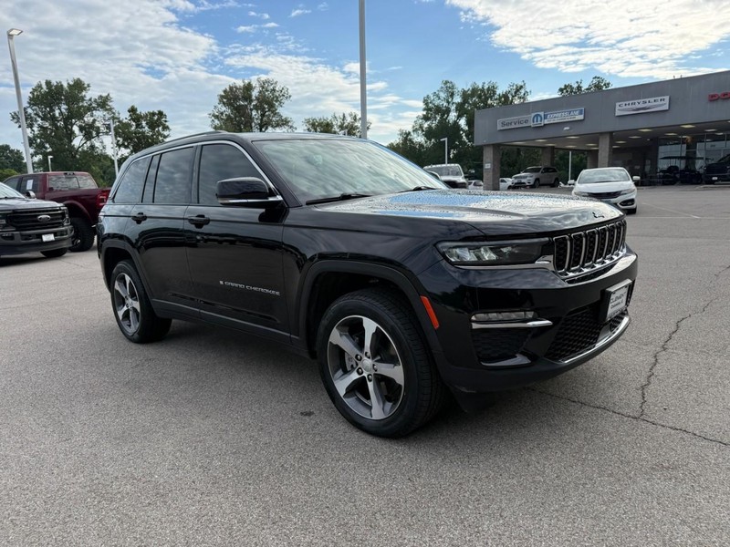 Jeep Grand Cherokee 4xe Vehicle Full-screen Gallery Image 8