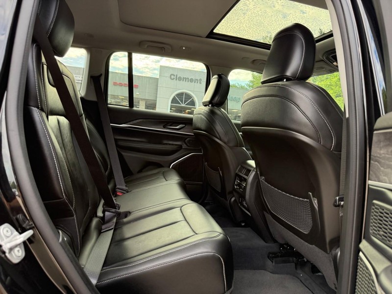 Jeep Grand Cherokee 4xe Vehicle Full-screen Gallery Image 10