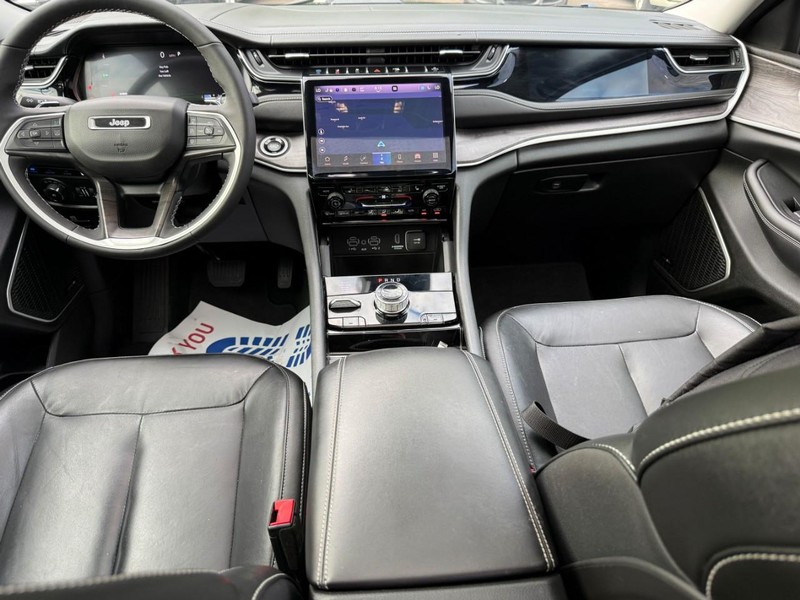 Jeep Grand Cherokee 4xe Vehicle Full-screen Gallery Image 11