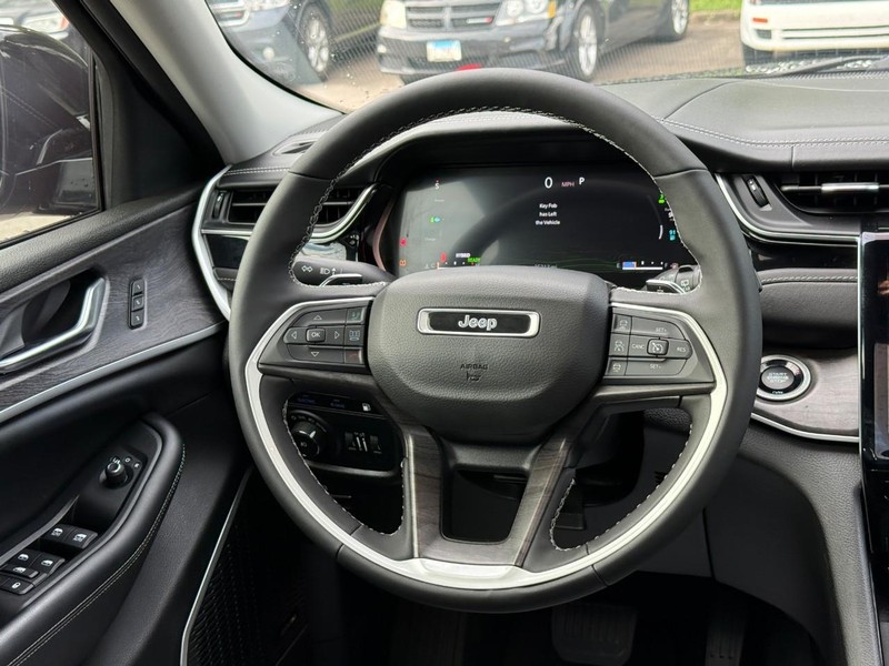 Jeep Grand Cherokee 4xe Vehicle Full-screen Gallery Image 12
