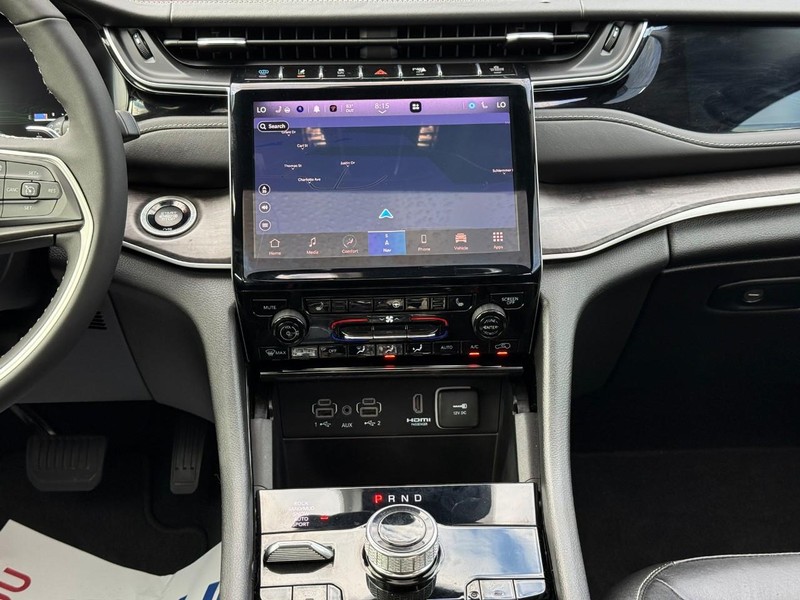 Jeep Grand Cherokee 4xe Vehicle Full-screen Gallery Image 14