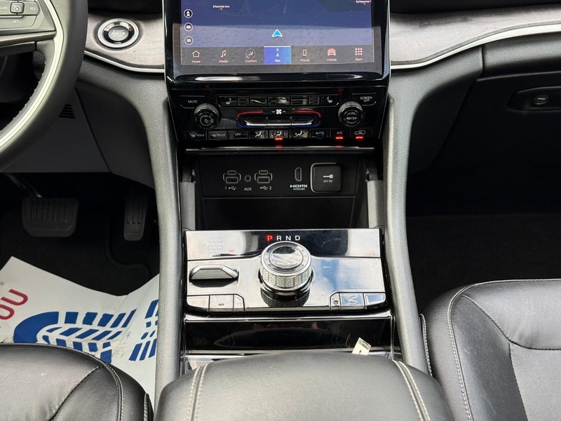 Jeep Grand Cherokee 4xe Vehicle Full-screen Gallery Image 15