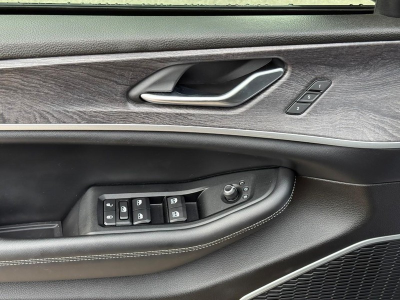 Jeep Grand Cherokee 4xe Vehicle Full-screen Gallery Image 16