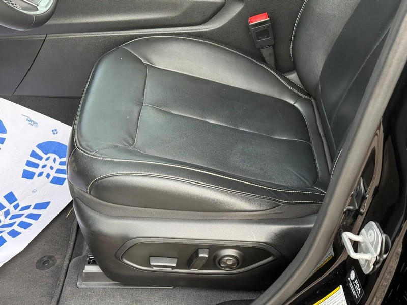 Jeep Grand Cherokee 4xe Vehicle Full-screen Gallery Image 18