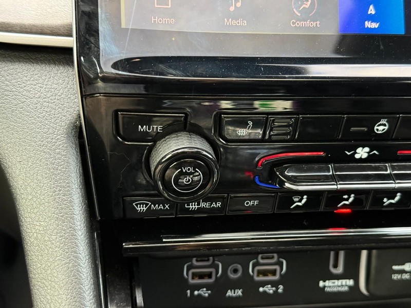 Jeep Grand Cherokee 4xe Vehicle Full-screen Gallery Image 20