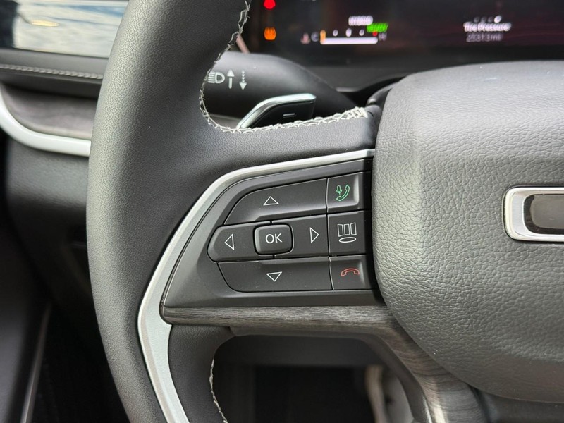 Jeep Grand Cherokee 4xe Vehicle Full-screen Gallery Image 22