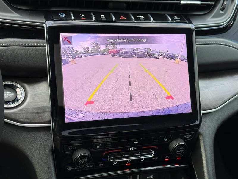 Jeep Grand Cherokee 4xe Vehicle Full-screen Gallery Image 23