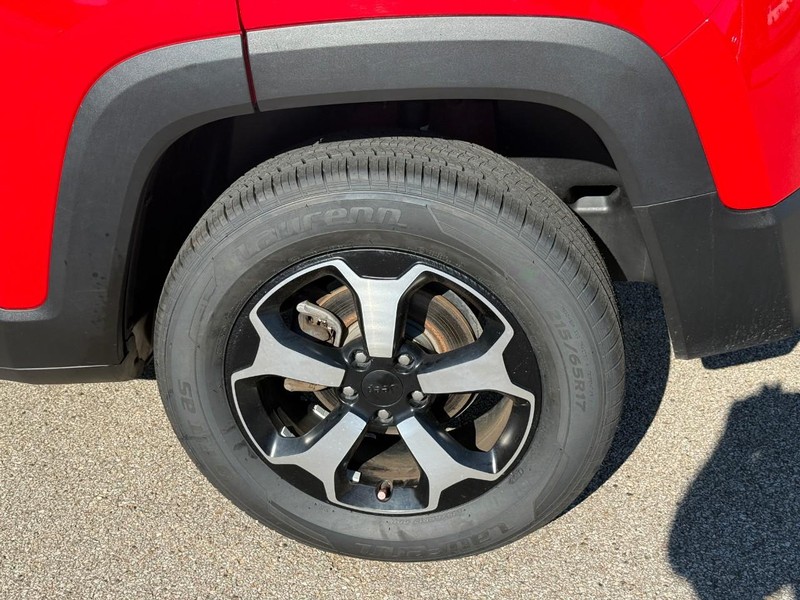 Jeep Renegade Vehicle Image 05
