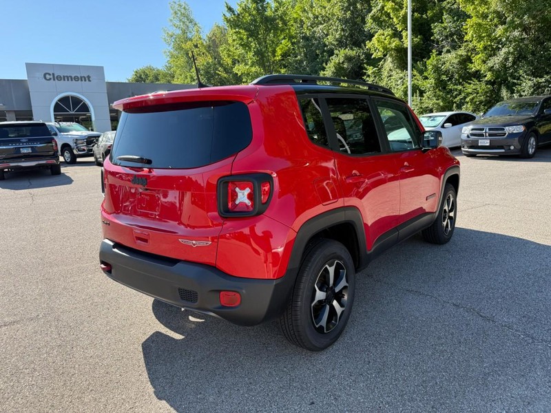 Jeep Renegade Vehicle Image 11