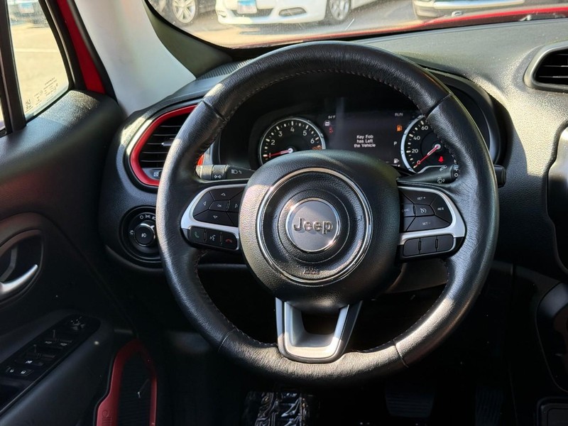 Jeep Renegade Vehicle Image 16