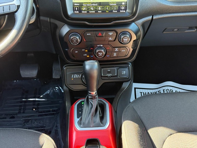 Jeep Renegade Vehicle Image 19