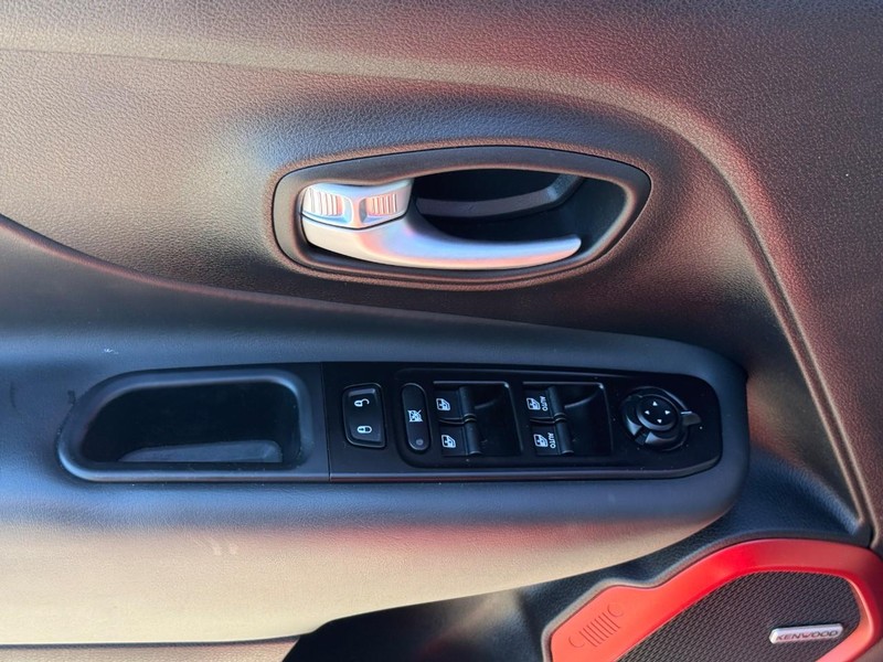 Jeep Renegade Vehicle Image 20