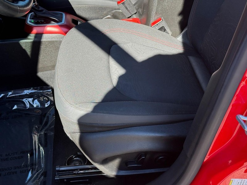Jeep Renegade Vehicle Image 21