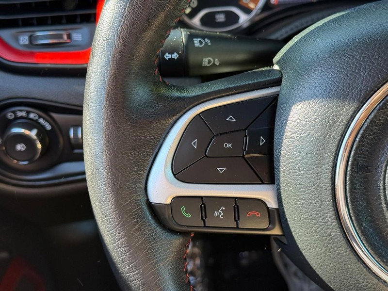 Jeep Renegade Vehicle Image 23