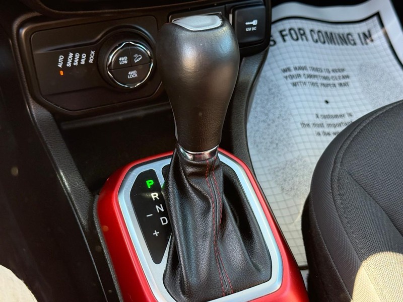 Jeep Renegade Vehicle Image 26