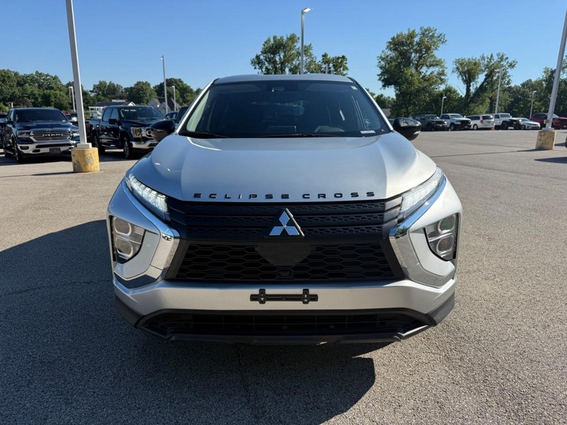 Mitsubishi Eclipse Cross Vehicle Image 12
