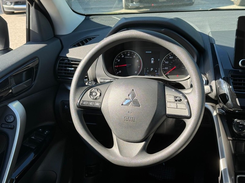 Mitsubishi Eclipse Cross Vehicle Image 15