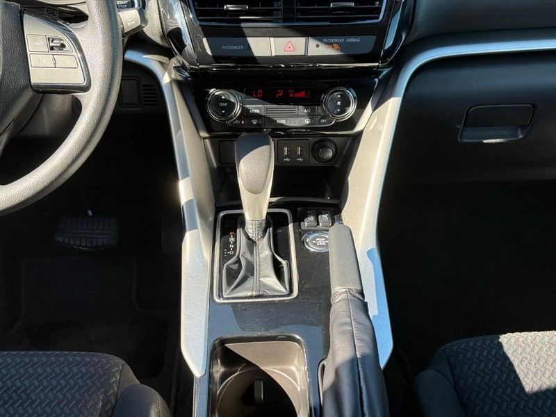 Mitsubishi Eclipse Cross Vehicle Image 18