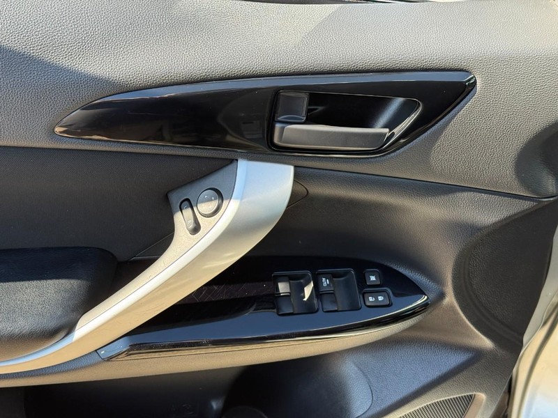 Mitsubishi Eclipse Cross Vehicle Image 19
