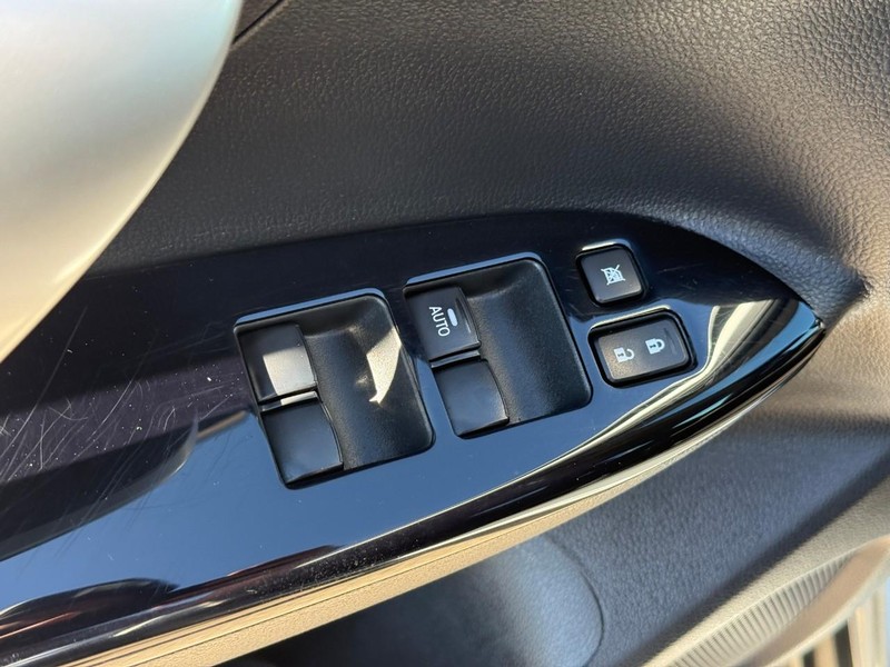 Mitsubishi Eclipse Cross Vehicle Image 20
