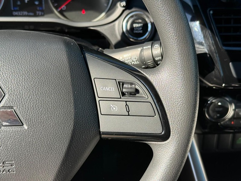 Mitsubishi Eclipse Cross Vehicle Image 24