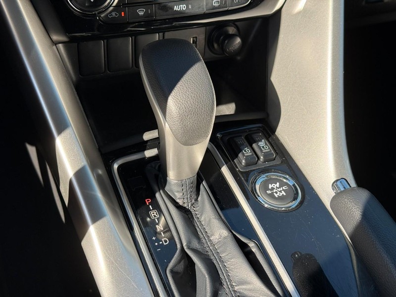 Mitsubishi Eclipse Cross Vehicle Image 26