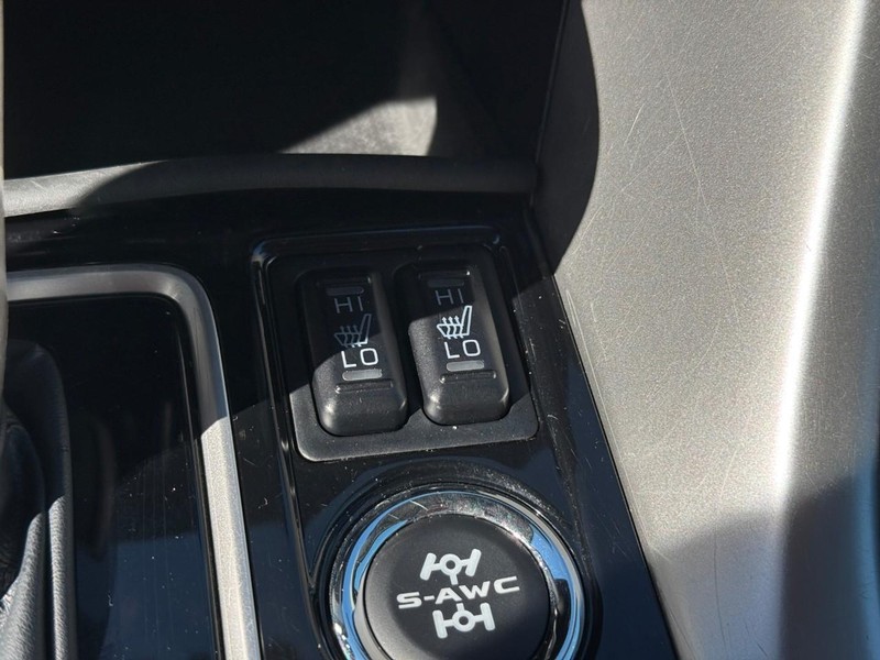 Mitsubishi Eclipse Cross Vehicle Image 27