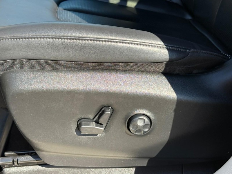 Chrysler Pacifica Vehicle Full-screen Gallery Image 19