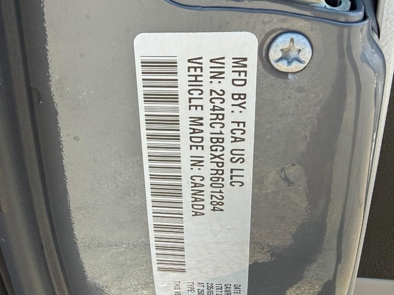 Chrysler Pacifica Vehicle Full-screen Gallery Image 25