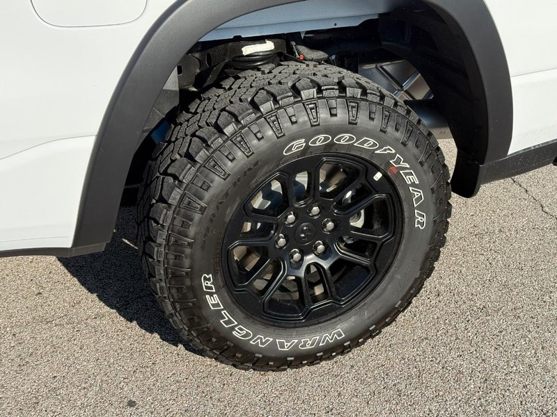 Ram 1500 Vehicle Full-screen Gallery Image 4
