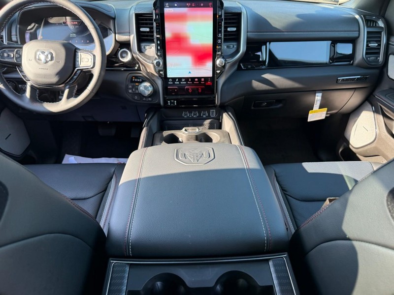Ram 1500 Vehicle Full-screen Gallery Image 6