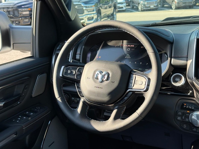 Ram 1500 Vehicle Full-screen Gallery Image 7