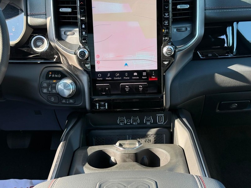 Ram 1500 Vehicle Full-screen Gallery Image 9