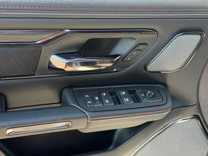 Ram 1500 Vehicle Full-screen Gallery Image 10