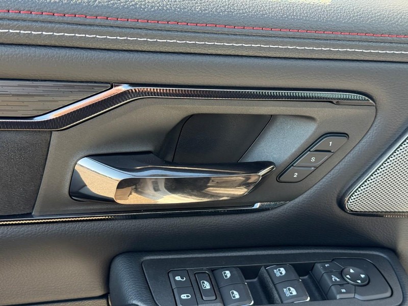 Ram 1500 Vehicle Full-screen Gallery Image 11
