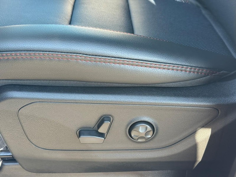 Ram 1500 Vehicle Full-screen Gallery Image 13