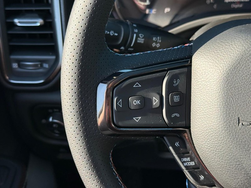 Ram 1500 Vehicle Full-screen Gallery Image 14