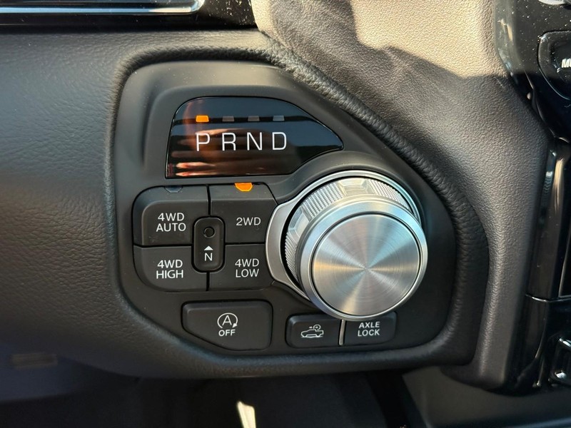 Ram 1500 Vehicle Full-screen Gallery Image 16