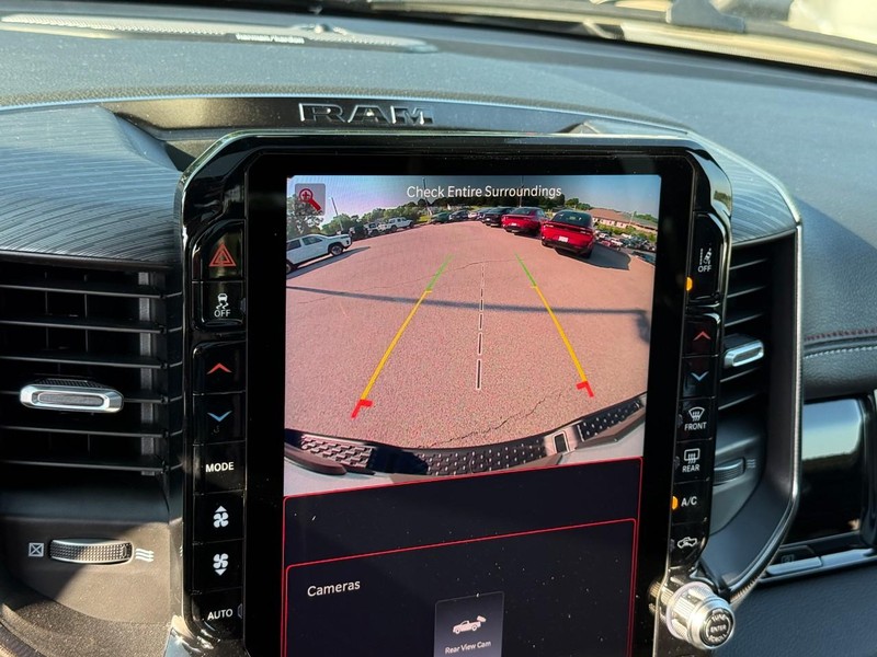 Ram 1500 Vehicle Full-screen Gallery Image 17