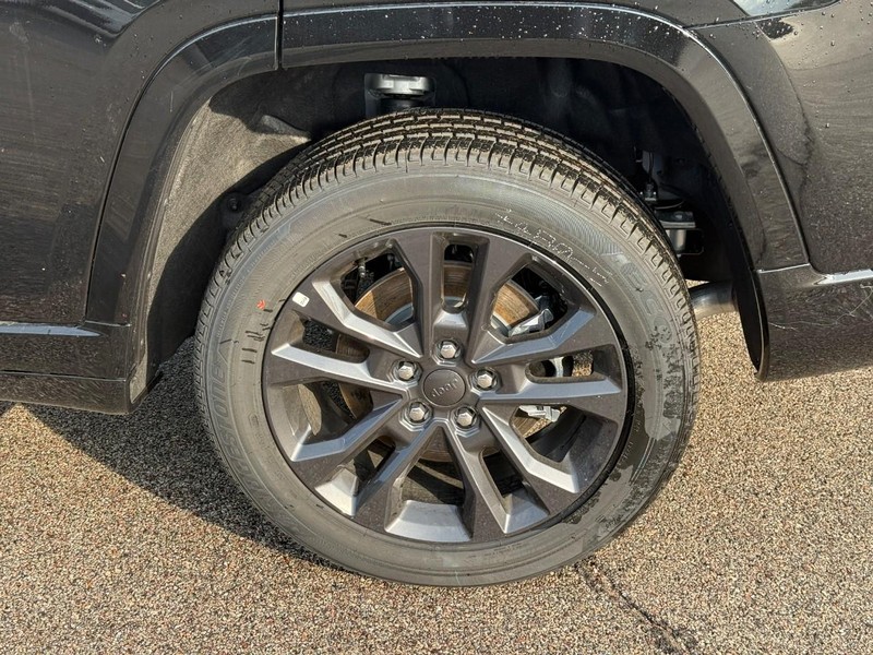 Jeep Grand Cherokee L Vehicle Image 05